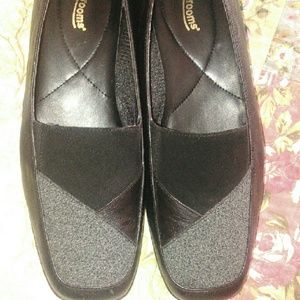 Dark black, flat, dress shoes