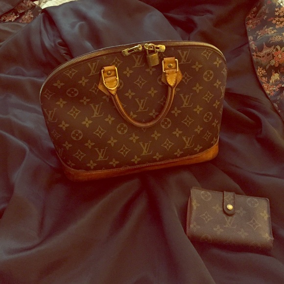 Louis Vuitton Alma MM. Made in France.
