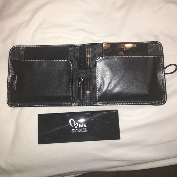 Makeup Kit - Picture 2 of 3