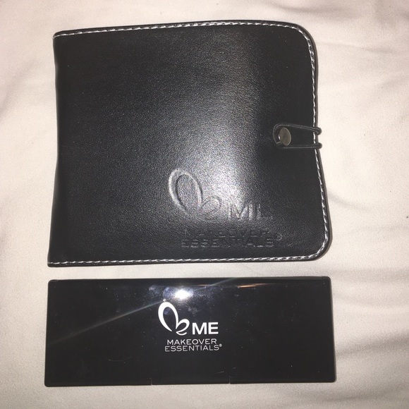 Makeup Kit - Picture 3 of 3