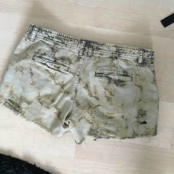 Distressed free people shorts - Picture 3 of 3
