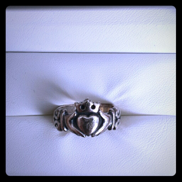 James Avery Ring: Adorned claddagh