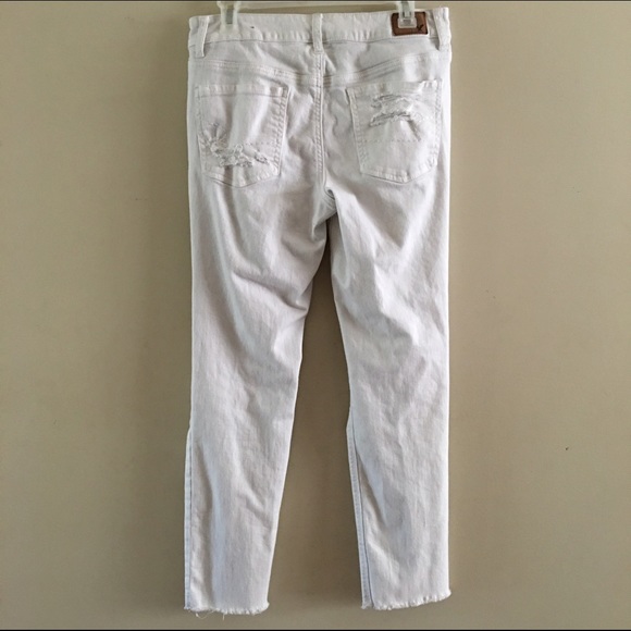 🌸AE Ripped White Denim - Picture 2 of 2