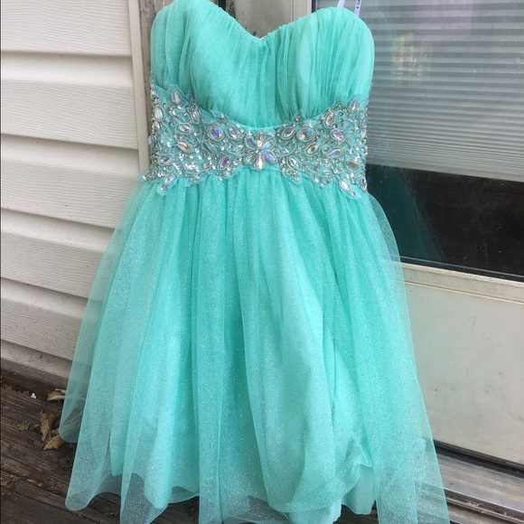 Beautiful and Fun Homecoming Dress!!