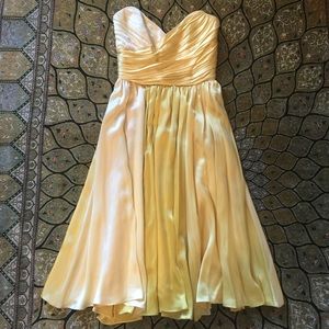 Stunning Betsey Johnson sweetheart neckline