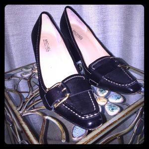 Aut Micheal Kors Classic Heel w/ Buckle