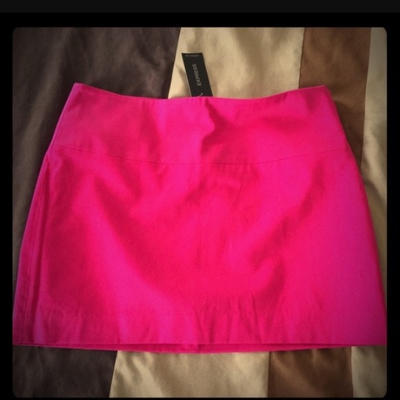 👄🌷🌺NWOT!! Express hot pink mini skirt!