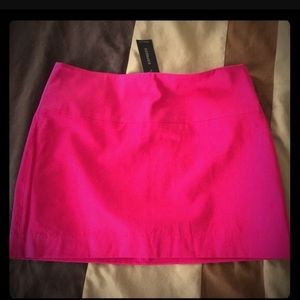 👄🌷🌺NWOT!! Express hot pink mini skirt!