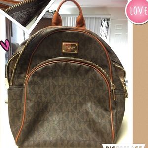 Authentic Michael Kors large signature backpack💕