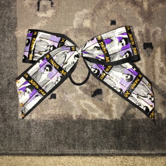 HOMEMADE Justin Bieber cheer bow - Picture 1 of 4