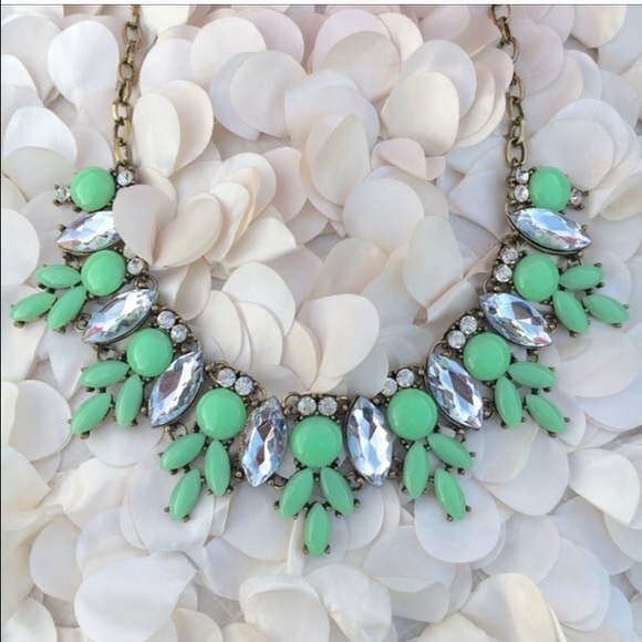 Mint & Crystal Burst Drop Statement Bib Necklace - Picture 3 of 4