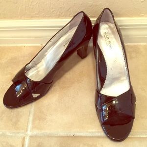 Taryn Rose black patent leather heels sz 11