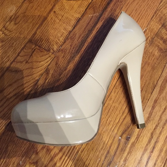 Tan pumps - Picture 2 of 4