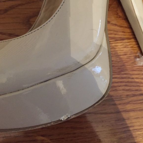 Tan pumps - Picture 3 of 4
