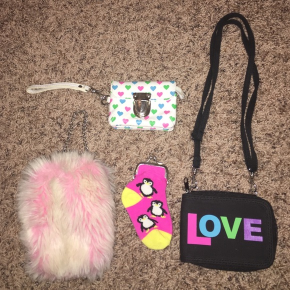 4 Wallets - Picture 1 of 1