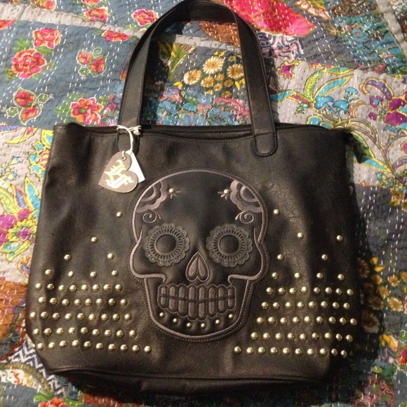 loungefly skull tote