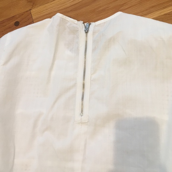 GAP eyelet lace short sleeve top.  Xs - Picture 3 of 4