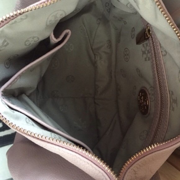 SOLD on Ⓜ️!!! Tory Burch Dakota Hobo - Picture 3 of 4