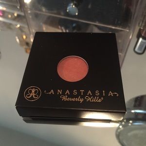 Sold ✨Anastasia Beverly Hills Shadow in China Rose