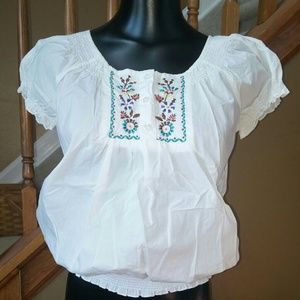 White Flower embroidered button collar blouse