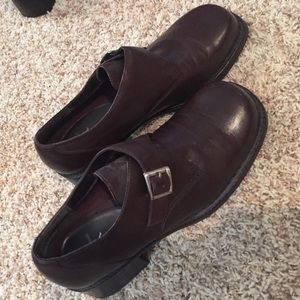 Size 10! 
Brown shoes with cute buckle! Great for a low heel!