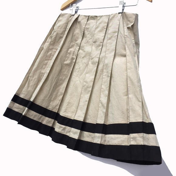 EROTOKRITOS Designer pleated skirt - Picture 2 of 4