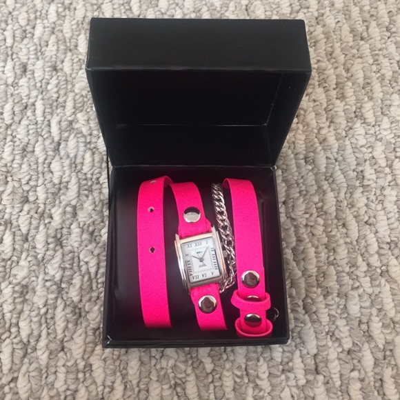 La Mer Accessories - SALE❗️La Mer Hot Pink + Silver Chain Wrap Watch La Mer Accessories - SALE❗️La Mer Hot Pink + Silver Chain Wrap Watch