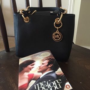 💯authentic💞Michael Kors mini Cynthia satchel.