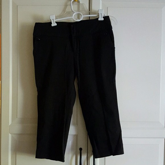 Black twill capris