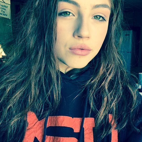 Meet your Posher, Selena - Picture 1 of 1