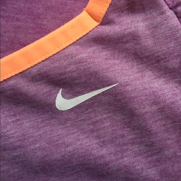 SALE! Nike Lavender Workout Top - Picture 3 of 3