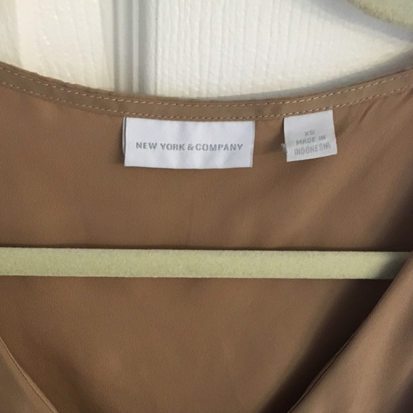 ❗️make offer❗️New York & Company Ruffle Tank - Picture 3 of 3