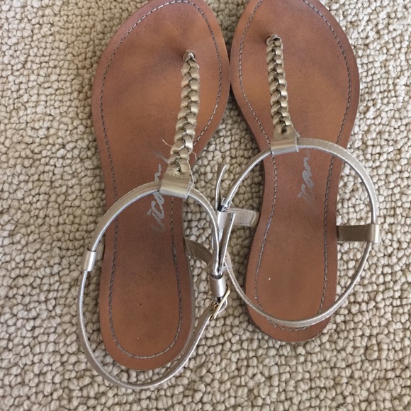 Sandals - Picture 3 of 3