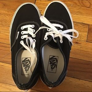 BLACK VANS