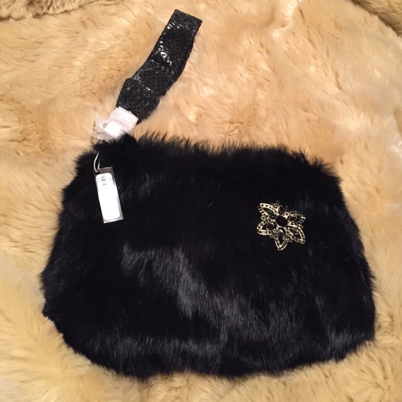 ✨bebe Fur Clutch/Wristlet✨ - Picture 1 of 4