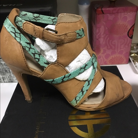 House of Harlow sandals