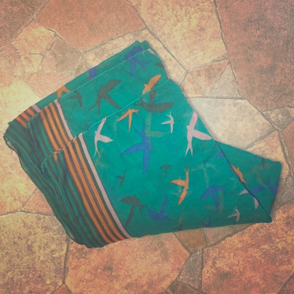 Beautiful Lightweight Oversized  Scarf - Picture 1 of 3