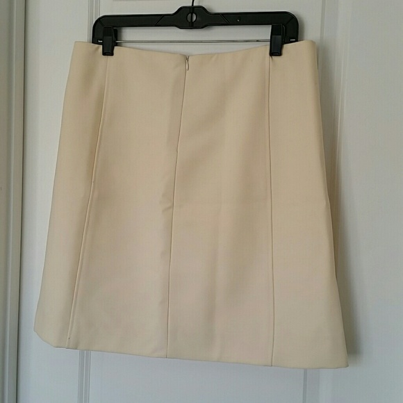 Nwt Dolce and Gabbana cream skirt - Picture 2 of 3