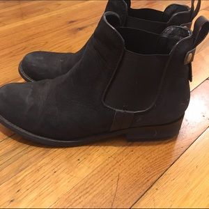STEVE MADDEN GILTE BOOTIES