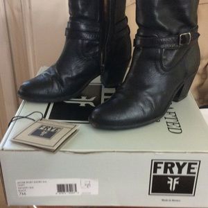 Frye Jackie Rivet Short Boot 7M