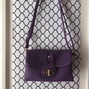 Cute purple shoulder bag perfect for summer!