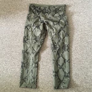 Lululemon snakeskin crop leggings