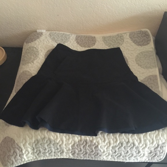 Lululemon black skirt