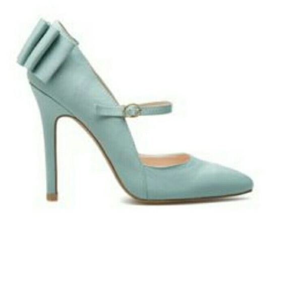 Adorable seafoam green Mary Jane pumps