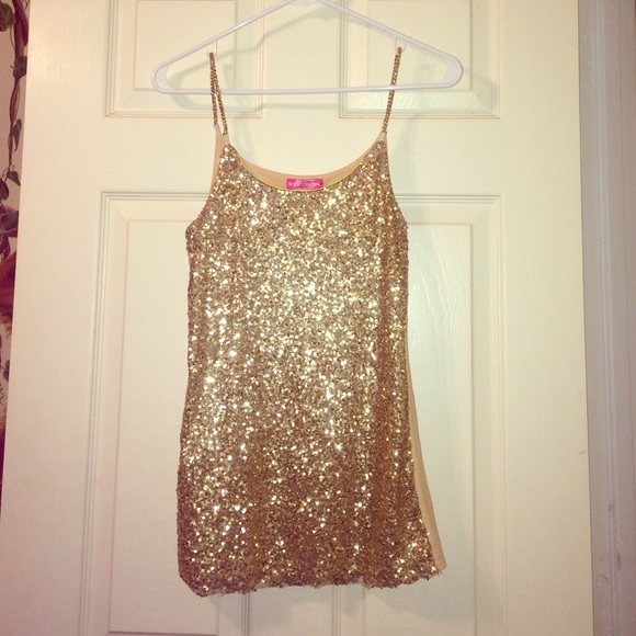 Body Central Tops - ✨Sexy Gold Sequined top✨