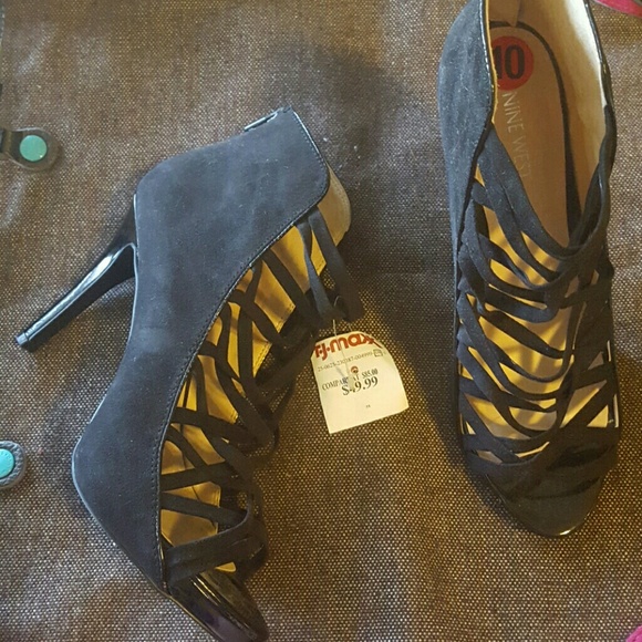 Nine West Size 10 Black Velvet Heels