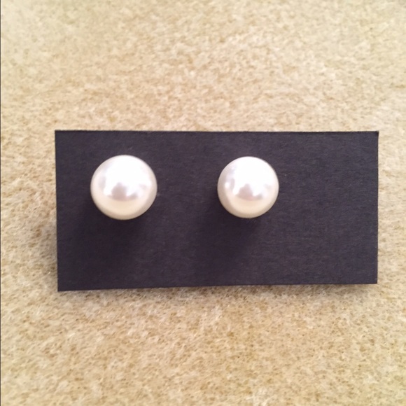 Authentic pearl studs