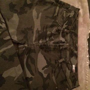 Size 5 Arizona Jean co. Camo skinny jeans