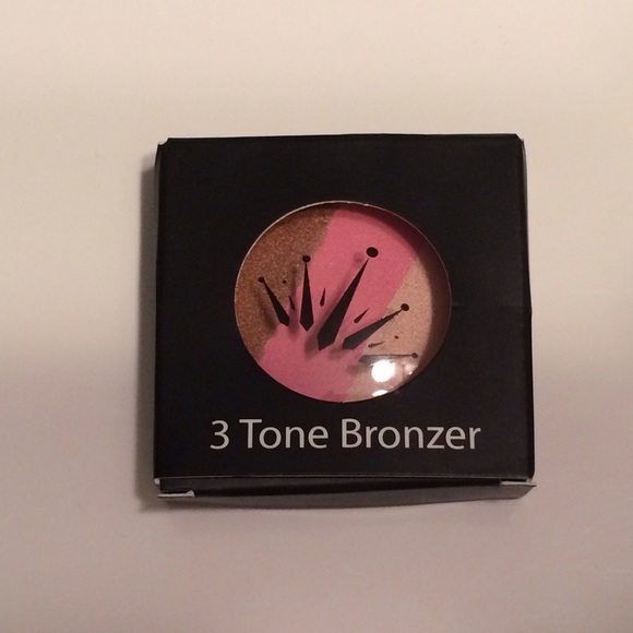 Crown Brush - 3 tone bronzer