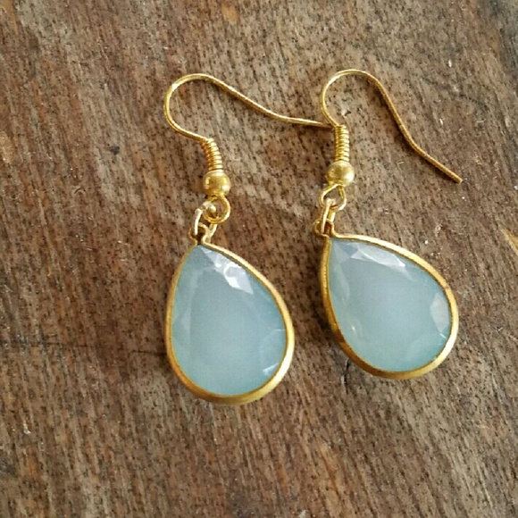 Teardrop shape blue earrings